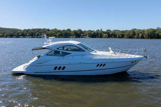 Cruisers Yachts 520 Sports Coupe Yacht For Sale