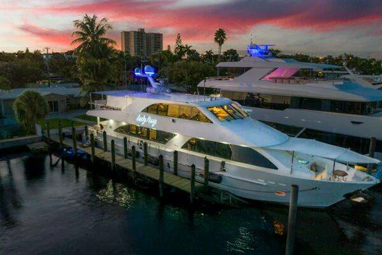 Hargrave Sky Lounge Yacht For Sale