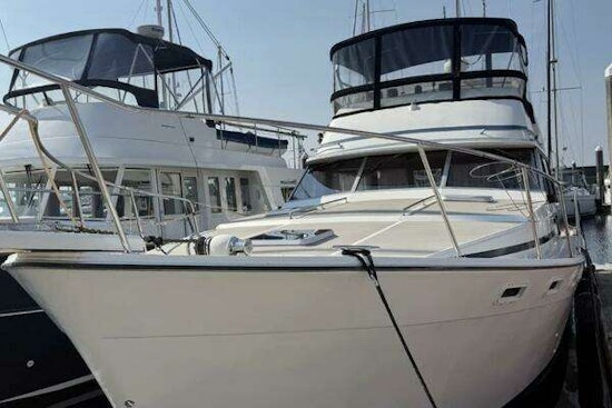 Bayliner 3870 Motoryacht Yacht For Sale