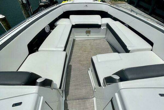 Monterey 385 SE Yacht For Sale