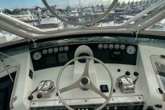 Hatteras 48 Cockpit Motor Yacht Yacht For Sale