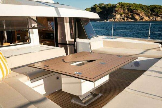 Bali 5.8 Yacht For Sale