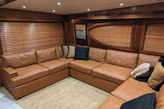 Hatteras 68 Convertible Yacht For Sale