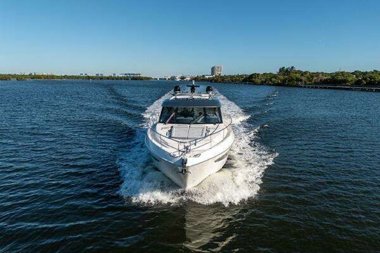 Riviera 5400 Sport Yacht Yacht For Sale