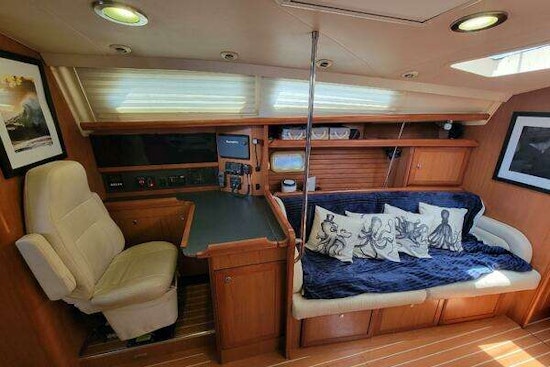 Hunter  Yacht For Sale