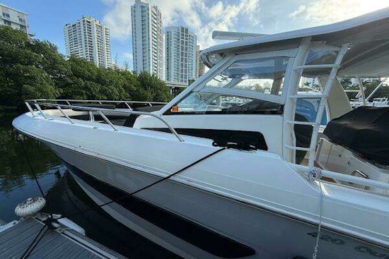 Boston Whaler 420 Outrage Yacht For Sale