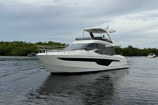 Galeon 500 FLY Yacht For Sale