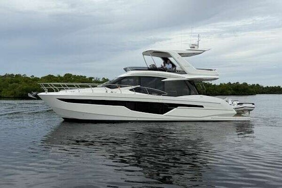 Galeon 500 FLY Yacht For Sale