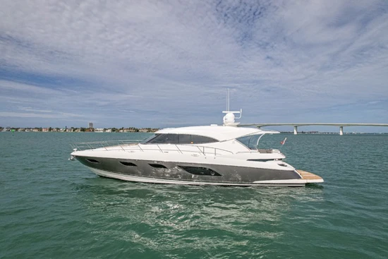 Riviera 6000 Sport Yacht Yacht For Sale