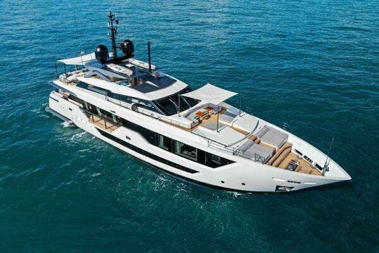 Custom Line Saetta 106 Yacht For Sale