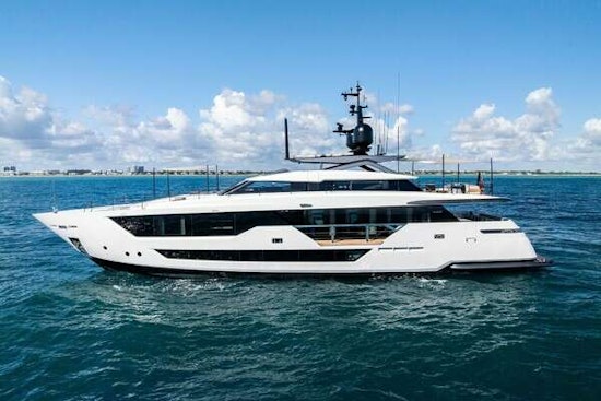 Custom Line Saetta 106 Yacht For Sale