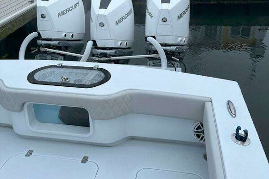 Conch 33 Yacht For Sale