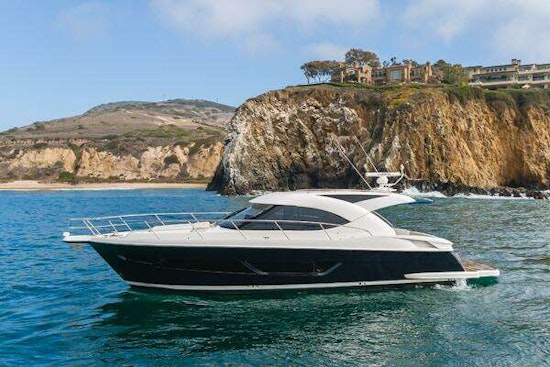 Riviera 44 Sport Yacht Yacht For Sale