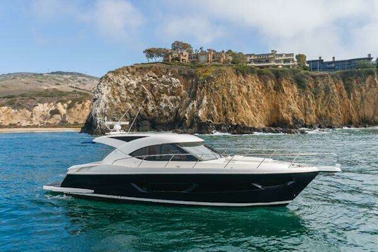 Riviera 44 Sport Yacht Yacht For Sale
