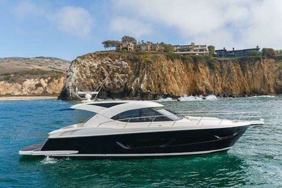 Riviera 44 Sport Yacht Yacht For Sale