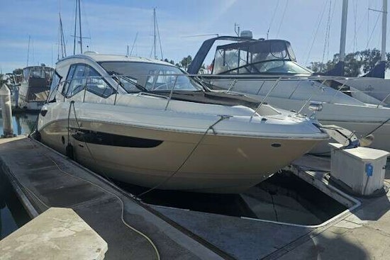 Sea Ray Sundancer 350 Coupe Yacht For Sale