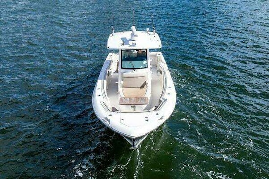 Boston Whaler 330 Outrage Yacht For Sale