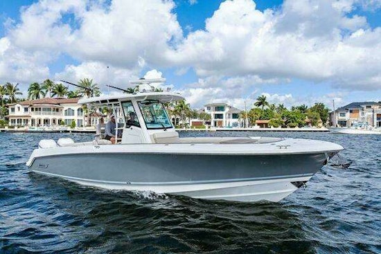 Boston Whaler 330 Outrage Yacht For Sale