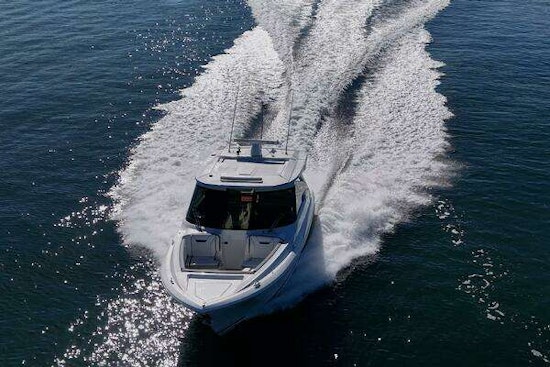 Tiara Yachts 34 LX Yacht For Sale