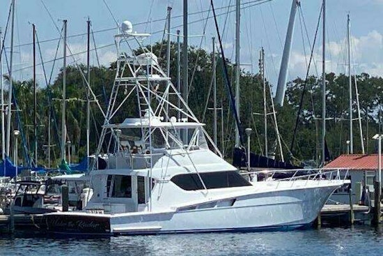 Hatteras 60 Convertible Yacht For Sale