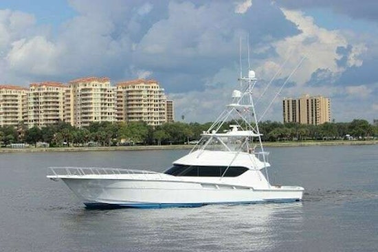 Hatteras 60 Convertible Yacht For Sale