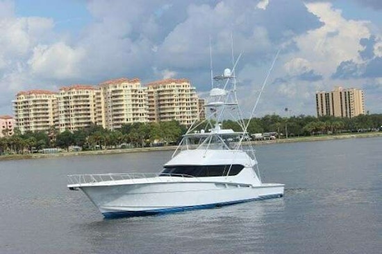 Hatteras 60 Convertible Yacht For Sale