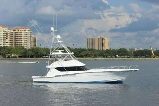 Hatteras 60 Convertible Yacht For Sale