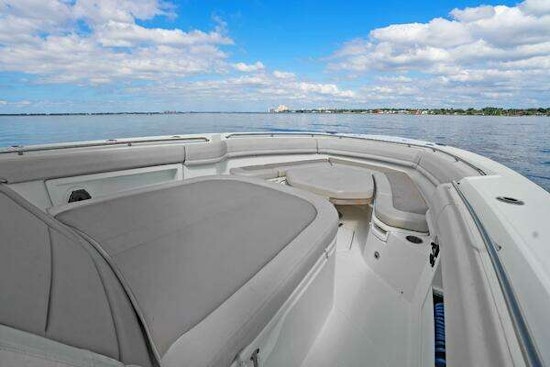 Boston Whaler 380 Outrage Yacht For Sale