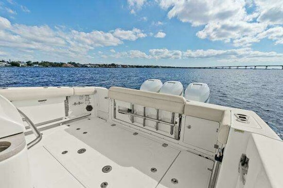 Boston Whaler 380 Outrage Yacht For Sale