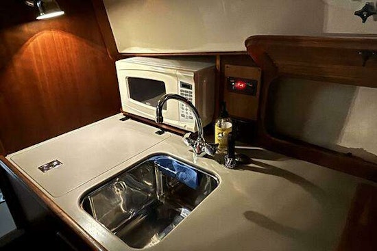 Hinckley 36 Picnic Boat EP Yacht For Sale