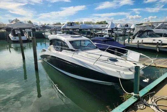 Four Winns 355 Vista Coupe Yacht For Sale