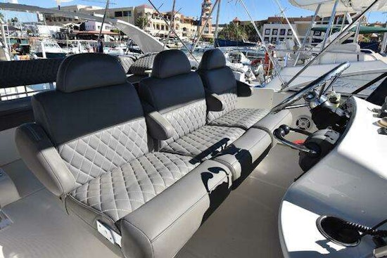 Silverton 38 Sedan Bridge Yacht For Sale