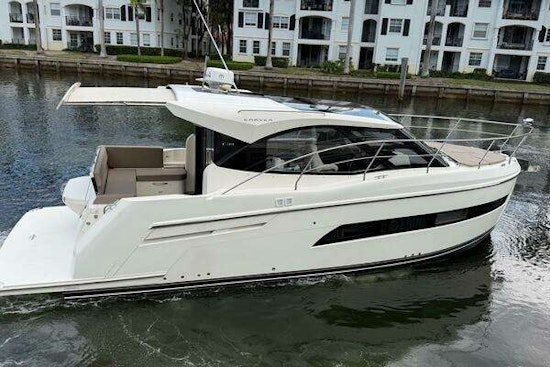 Carver C34 Yacht For Sale