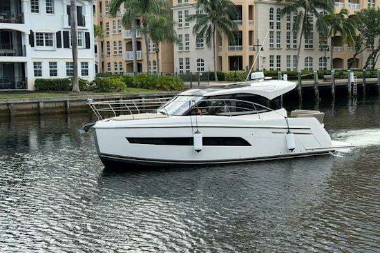 Carver C34 Yacht For Sale