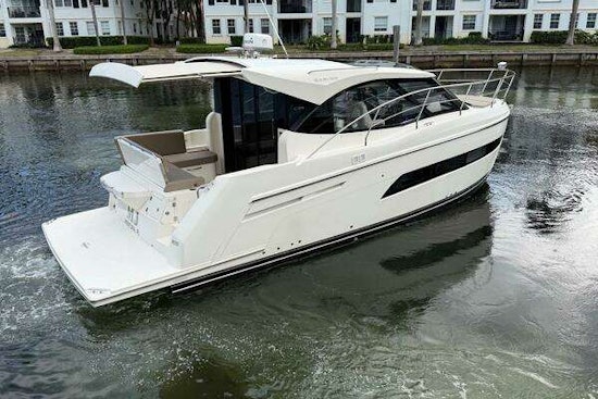 Carver C34 Yacht For Sale
