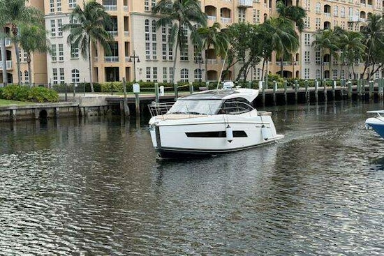 Carver C34 Yacht For Sale