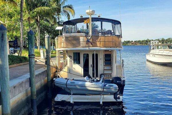 Mainship 430 Sedan Yacht For Sale