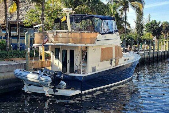 Mainship 430 Sedan Yacht For Sale