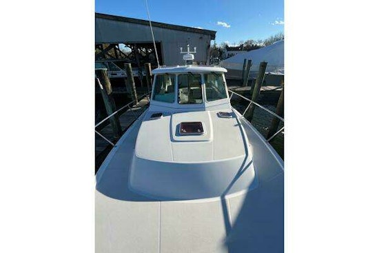 Back Cove 33 Hardtop Express Yacht For Sale