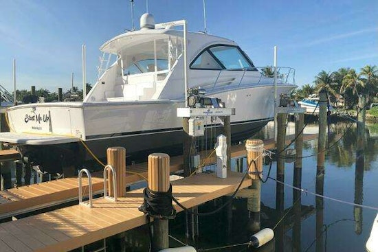 Hatteras GT45 Express Yacht For Sale