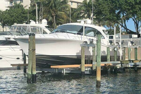 Hatteras GT45 Express Yacht For Sale