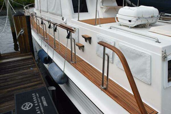 Grand Banks Classic Yacht For Sale