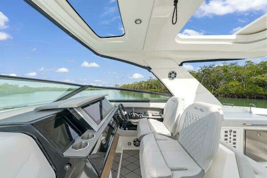 Sea Ray SLX 400 Outboard Yacht For Sale