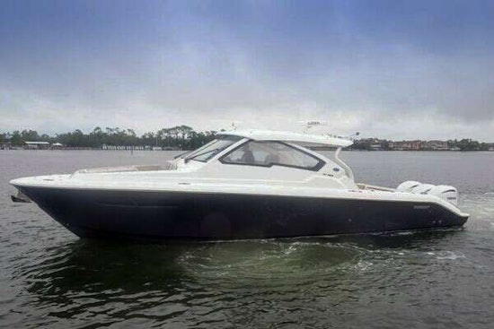 Pursuit DC 365 Dual Console Yacht For Sale
