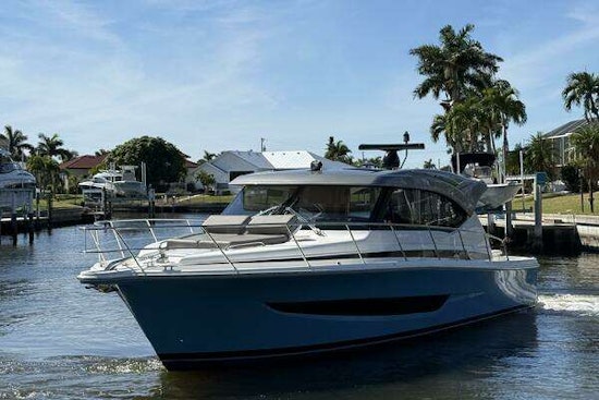 Riviera 395 SUV Yacht For Sale