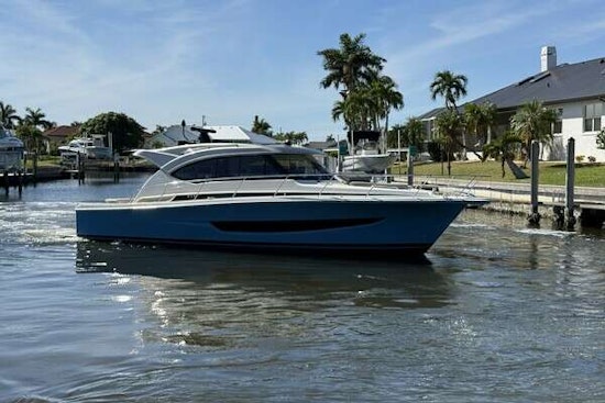 Riviera 395 SUV Yacht For Sale