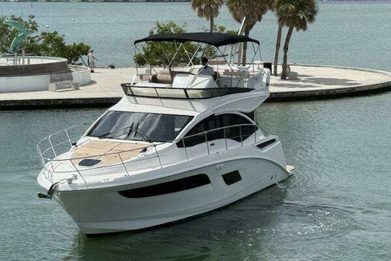 Sea Ray FLY 400 Yacht For Sale