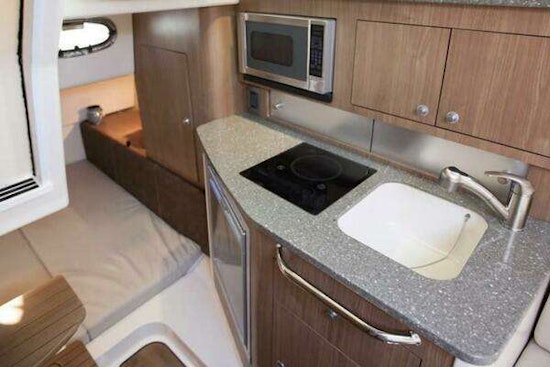 Boston Whaler 315 Conquest Yacht For Sale