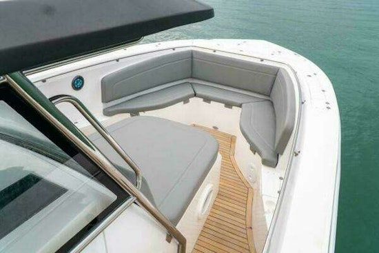Fishing Raptor 390 Solarium Yacht For Sale