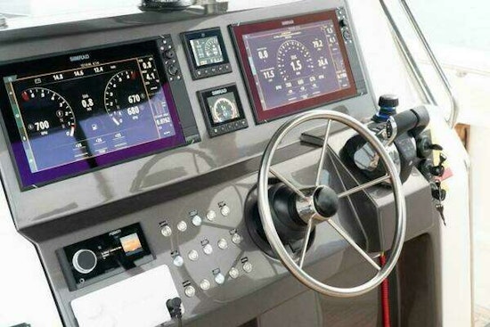 Fishing Raptor 390 Solarium Yacht For Sale